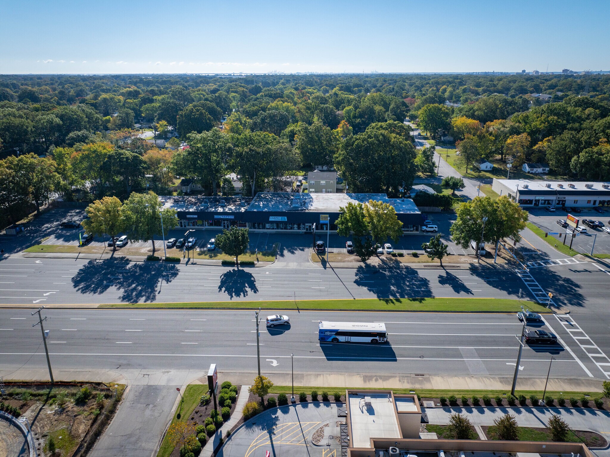 5005-5015 W Mercury Blvd, Newport News, VA à louer Photo de l’immeuble– Image 1 sur 2