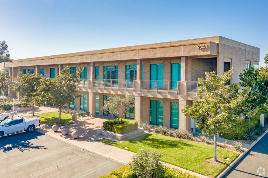 9841 Irvine Center Dr, Irvine, CA à vendre - Photo de l’immeuble – Image 2 sur 7