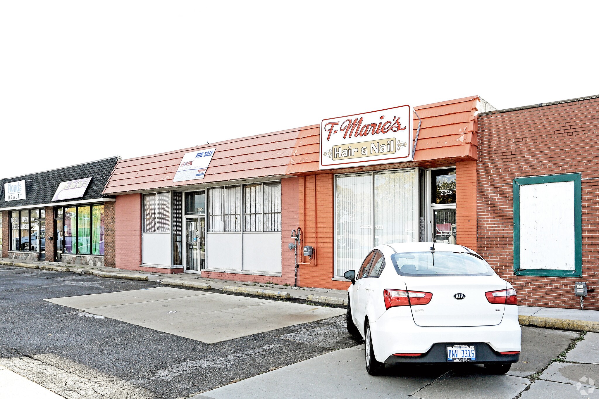 21048-21054 Kelly Rd, Eastpointe, MI à vendre Photo principale– Image 1 sur 27