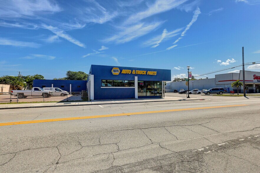 519 Delaware Ave, Fort Pierce, FL à louer - Photo de l’immeuble – Image 3 sur 39