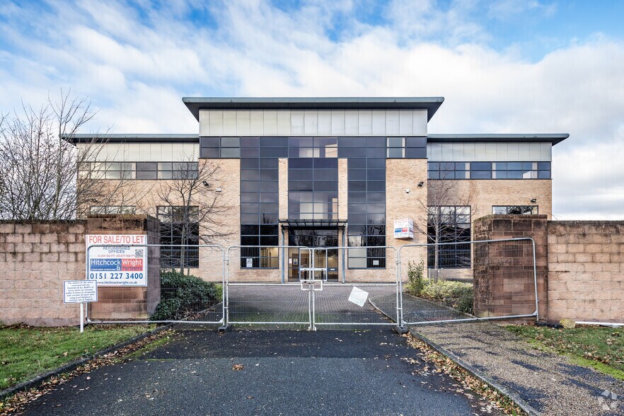 Hurricane Dr, Liverpool à louer - Photo de l’immeuble – Image 3 sur 3