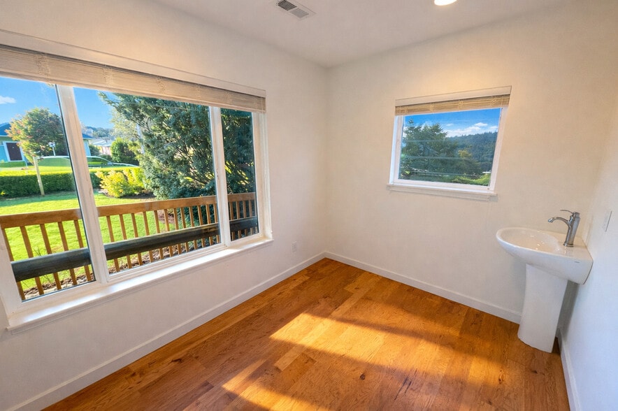 390 E Sunset Way, Issaquah, WA à louer - Photo intérieure – Image 2 sur 8