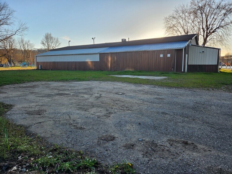 107 13th St, Moundsville, WV à vendre - Photo de l’immeuble – Image 2 sur 13