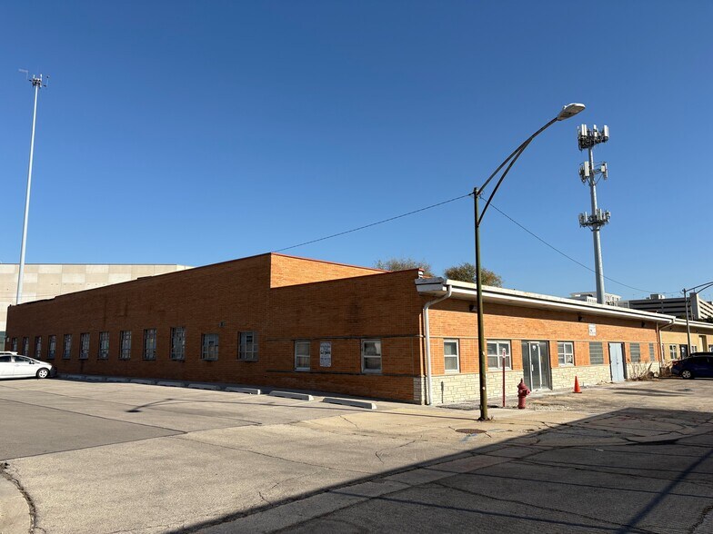 9708-9710 W Foster Ave, Chicago, IL à louer - Photo de l’immeuble – Image 2 sur 4