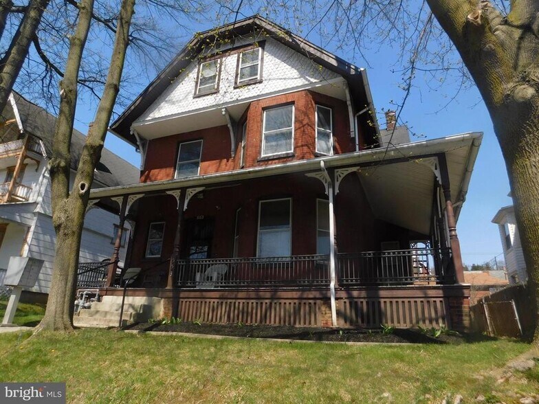 553 E Chestnut St, Coatesville, PA à vendre - Photo principale – Image 1 sur 1