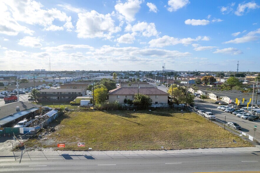 2450 Palm Ave, Hialeah, FL à vendre - Aérien – Image 2 sur 10