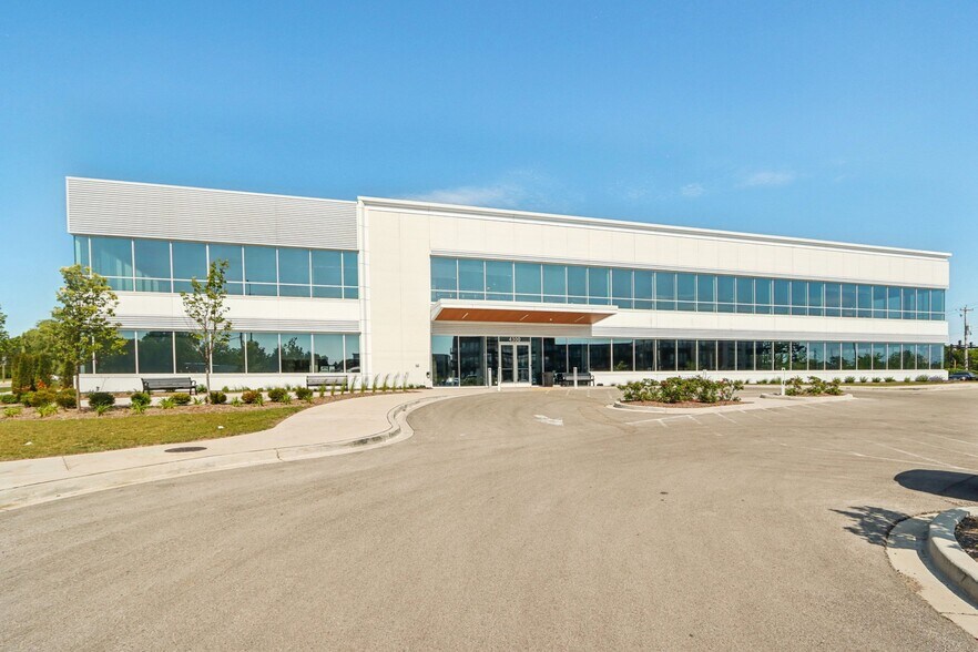 4300 W Layton Ave, Greenfield, WI à louer - Photo de l’immeuble – Image 2 sur 17