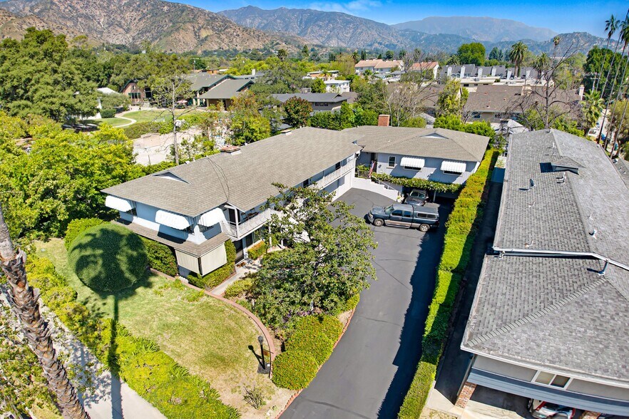 164 N Baldwin Ave, Sierra Madre, CA à vendre - Photo de l’immeuble – Image 2 sur 10