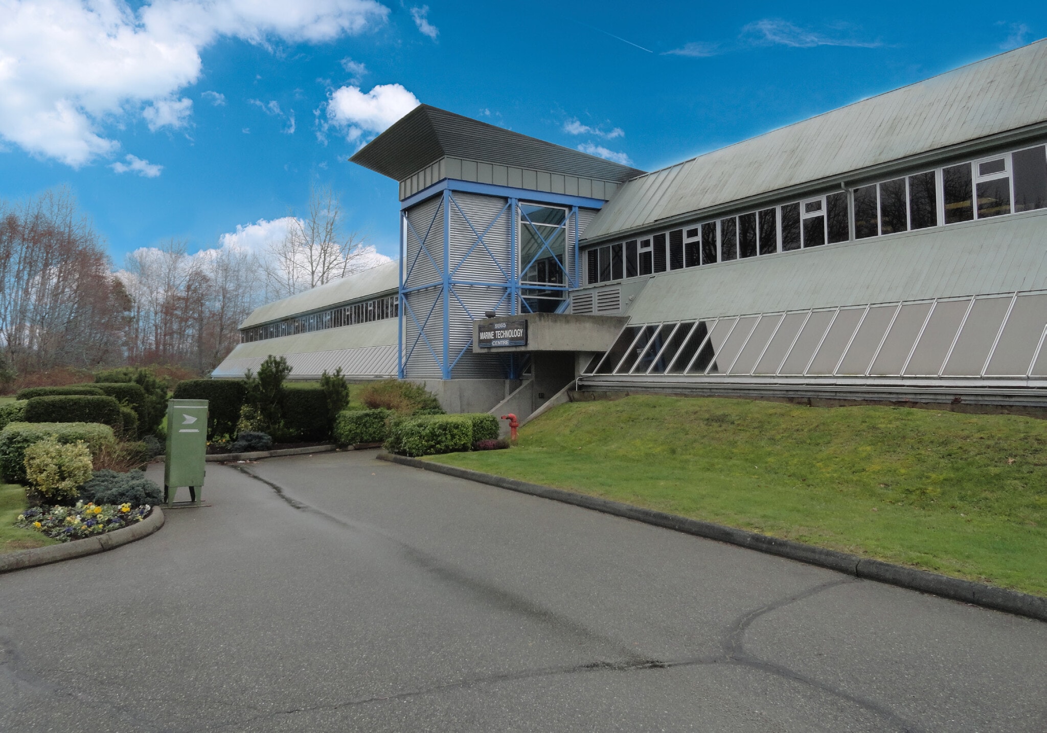 9865 W Saanich Rd, North Saanich, BC à louer Photo de l’immeuble– Image 1 sur 3