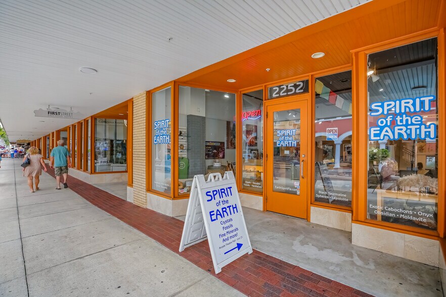 2252 First St #108 St, Fort Myers, FL à vendre - Photo de l’immeuble – Image 1 sur 26