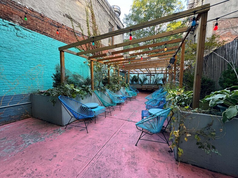 722 Nostrand Ave, Brooklyn, NY à louer - Photo de l’immeuble – Image 2 sur 2