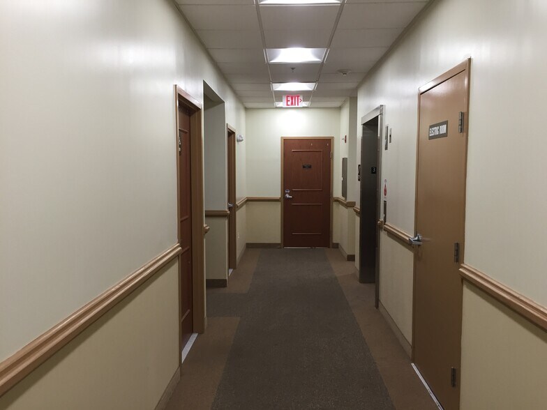 4225 Altamont Pl, White Plains, MD à vendre - Photo de l’immeuble – Image 3 sur 18