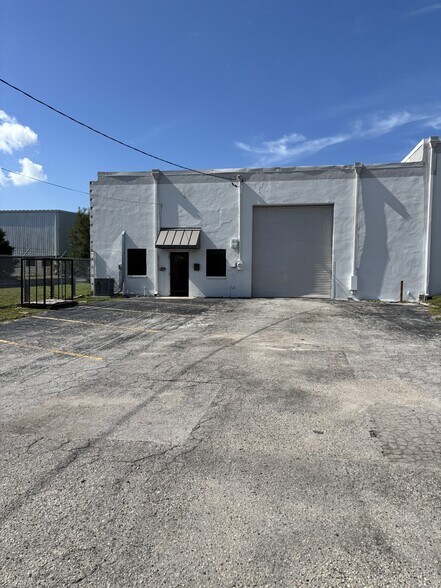 5126-5136 W Idlewild Ave, Tampa, FL à louer - Photo de l’immeuble – Image 1 sur 11
