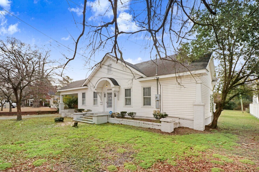 1206 E Ash St, Goldsboro, NC à vendre - Photo de l’immeuble – Image 2 sur 19