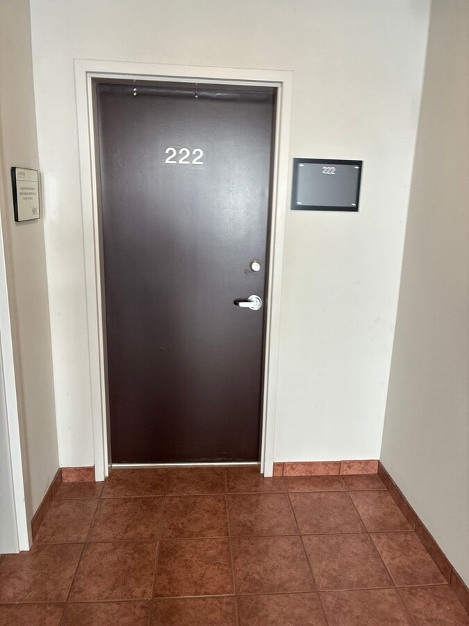 5300-5350 W Hillsboro Blvd, Coconut Creek, FL 33073 - Lot 222 -  - Photo intérieure - Image 2 of 7