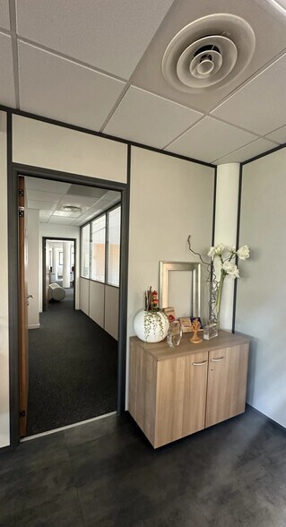 Bureau dans La Ciotat à vendre - Photo de l’immeuble – Image 2 sur 6