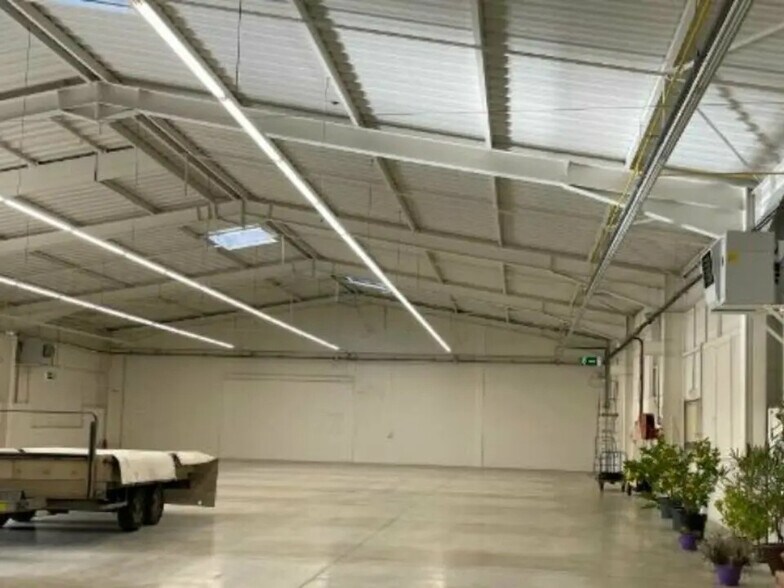 Local d’activités dans Audincourt à louer - Photo intérieure – Image 2 sur 6