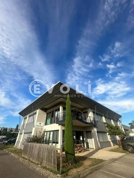 119 Route D'Heyrieux, Saint-Priest à louer - Photo de l’immeuble – Image 3 sur 13