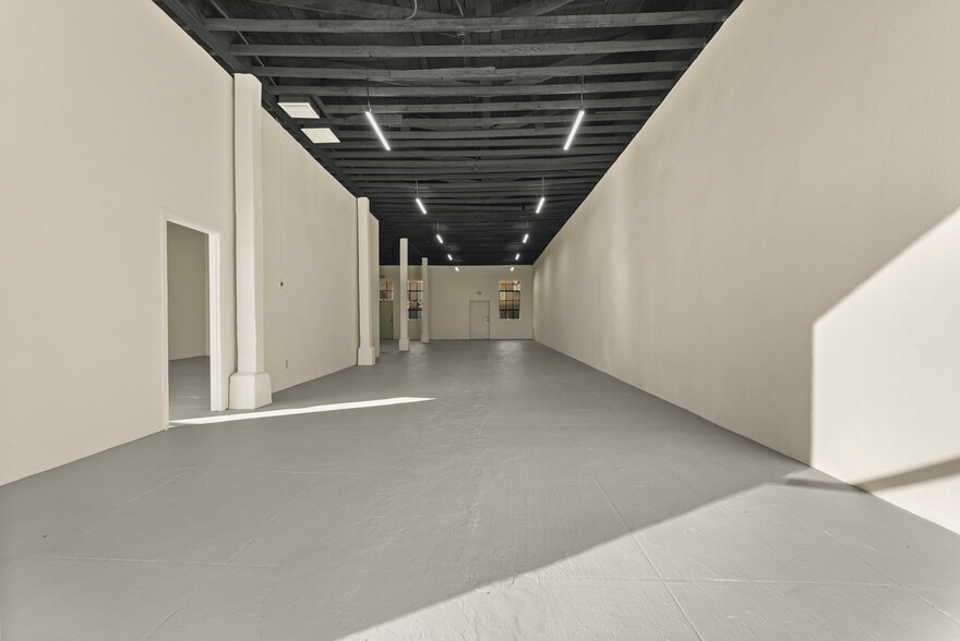 Bureaux/Local commercial dans Los Angeles, CA à louer - Photo de l’immeuble – Image 2 sur 16