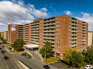 Plus de détails pour 2525 Boul Cavendish, Montréal, QC - Bureau à louer