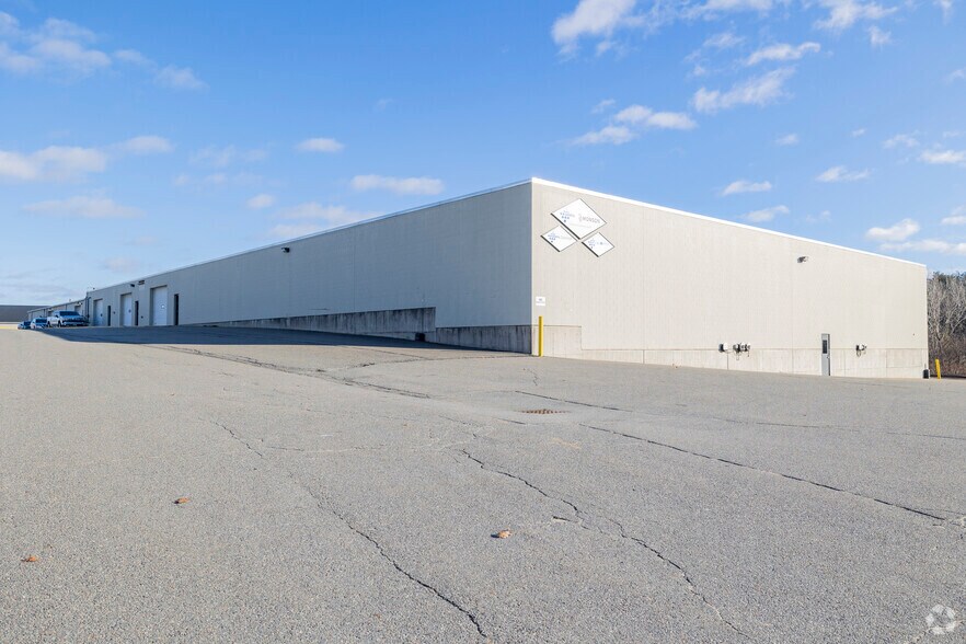 Leominster Commerce Center portefeuille de 4 biens à vendre sur LoopNet.fr - Photo de l’immeuble – Image 2 sur 9