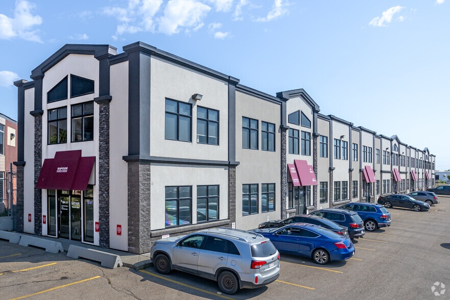 5657-5677 99 St NW, Edmonton, AB à vendre - Photo principale – Image 1 sur 33