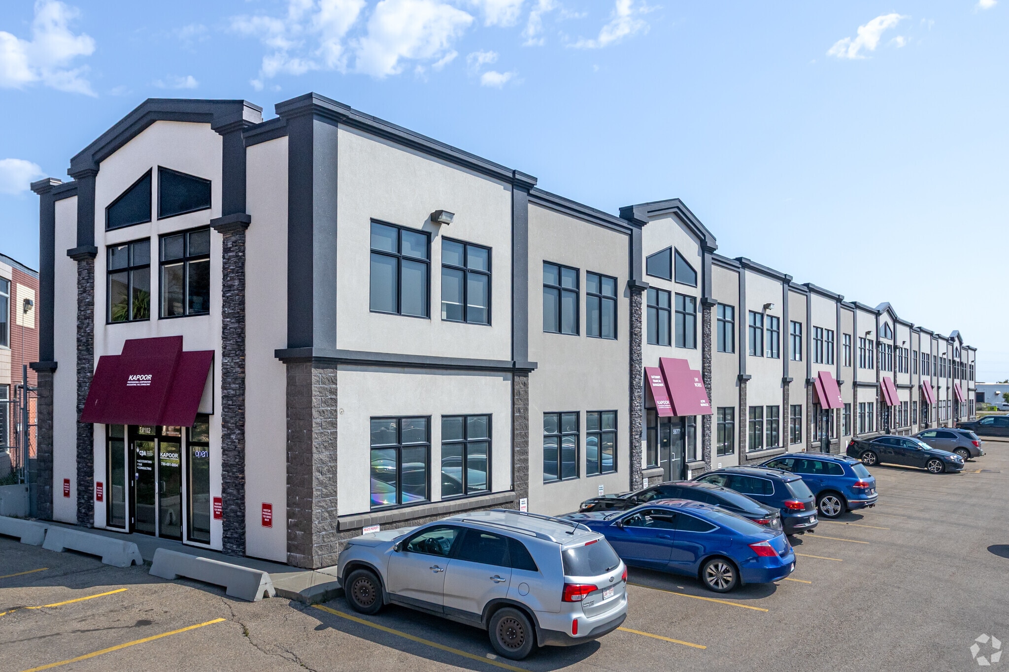 5657-5677 99 St NW, Edmonton, AB à vendre Photo principale– Image 1 sur 34