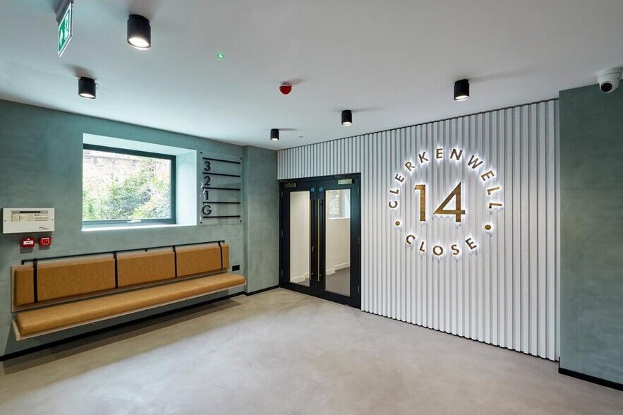 14 Clerkenwell Close, Londres à louer - Photo de l’immeuble – Image 2 sur 27