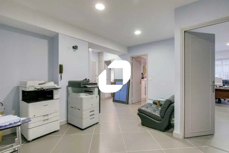 Bureau dans Paris à louer - Photo de l’immeuble – Image 2 sur 12