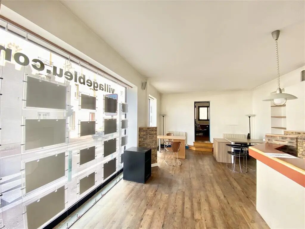 Local commercial dans Suresnes à louer Photo de l’immeuble– Image 1 sur 8