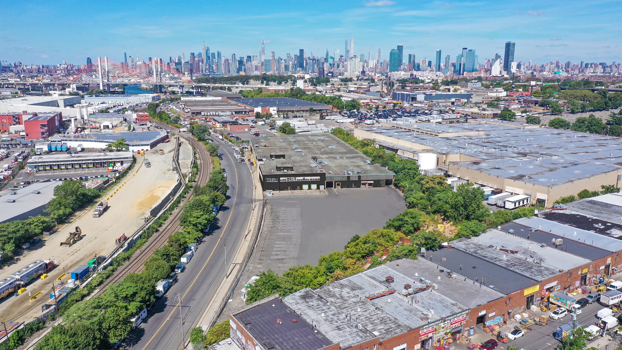 50-35 56th Rd, Maspeth, NY à louer Photo de l’immeuble– Image 1 sur 12