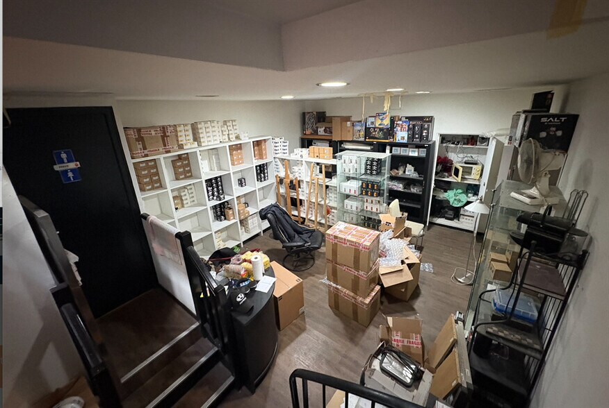 Local commercial dans Paris à louer - Photo de l’immeuble – Image 3 sur 4