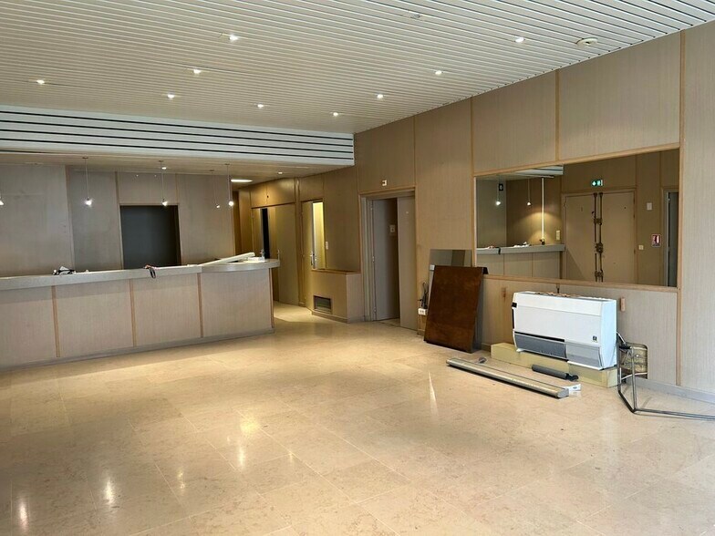 Bureau dans Perpignan à vendre - Hall d’entrée – Image 1 sur 4