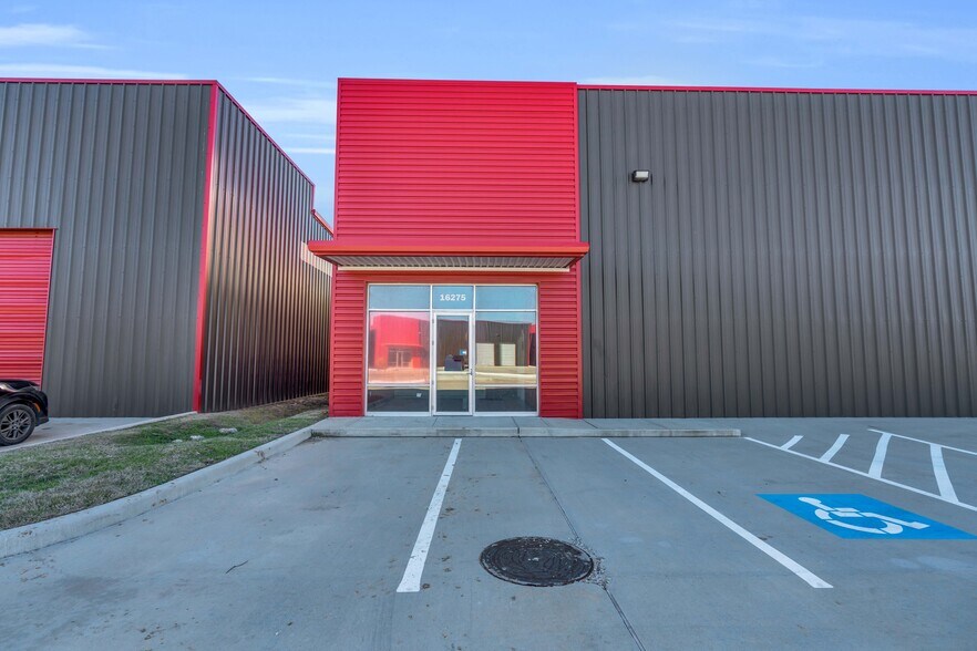 16277 North Fwy, Houston, TX à vendre - Photo de l’immeuble – Image 1 sur 9