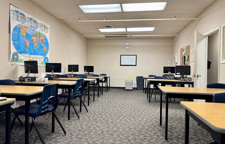 431 Thames Ave, Winnipeg, MB à louer - Photo intérieure – Image 2 sur 20