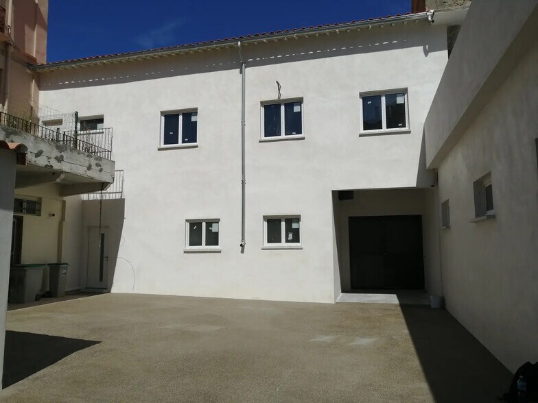 Local d’activités dans Perpignan à louer - Photo de l’immeuble – Image 1 sur 9