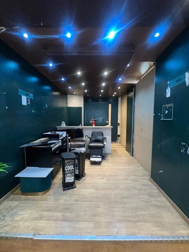 Plus de détails pour Local commercial à louer