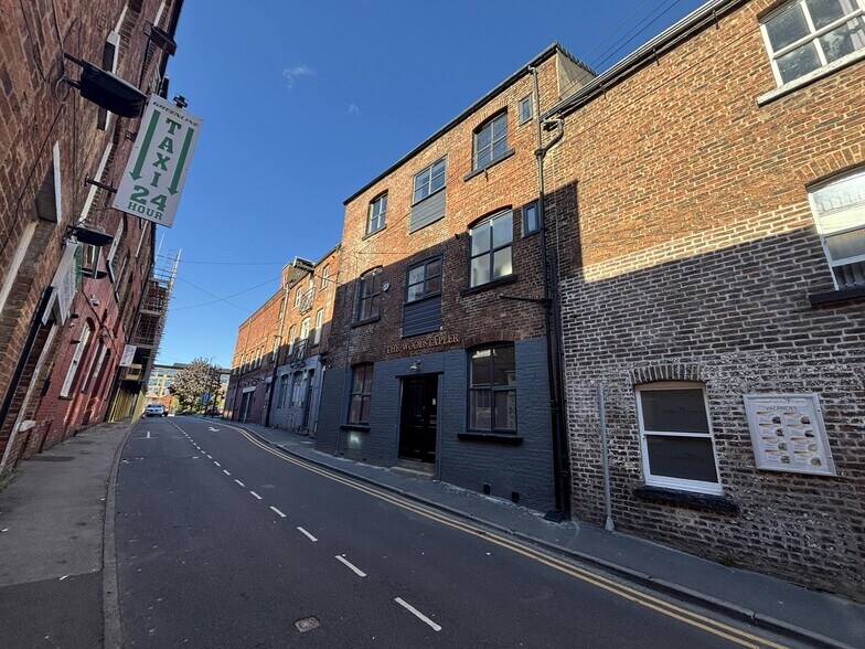 8 Cheapside, Wakefield à louer - Photo de l’immeuble – Image 2 sur 3