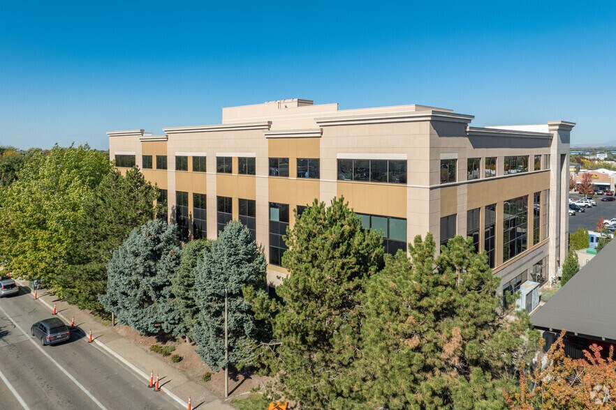 3277 E Louise Dr, Meridian, ID à louer - Photo de l’immeuble – Image 3 sur 4