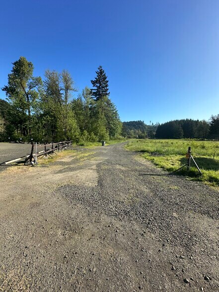 26003 Salmon River Hwy, Willamina, OR à vendre - Photo de l’immeuble – Image 3 sur 4