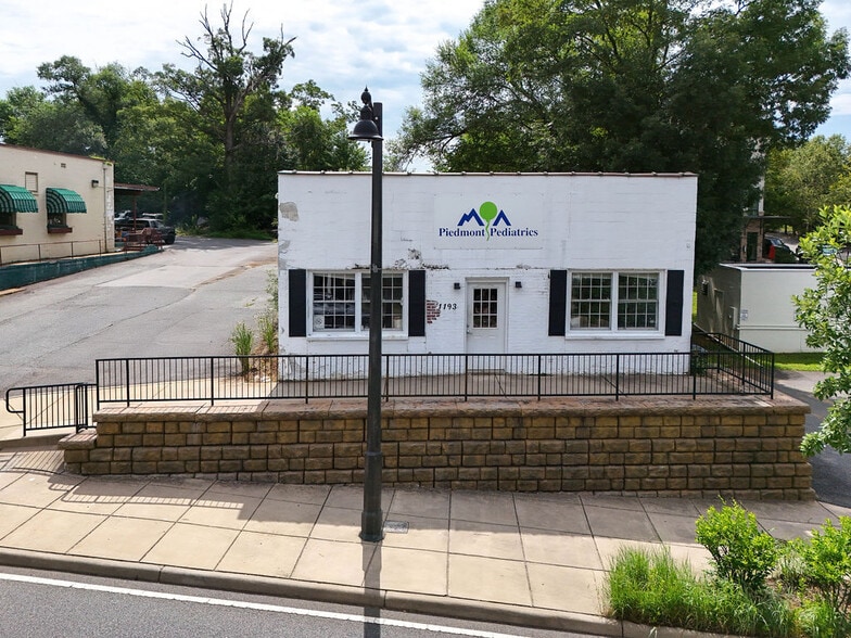 Crozet Ave portefeuille de 2 biens à vendre sur LoopNet.fr - Photo de l’immeuble – Image 2 sur 24