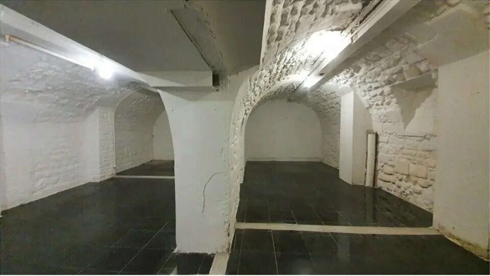 Local commercial dans Paris à vendre - Photo de l’immeuble – Image 2 sur 12