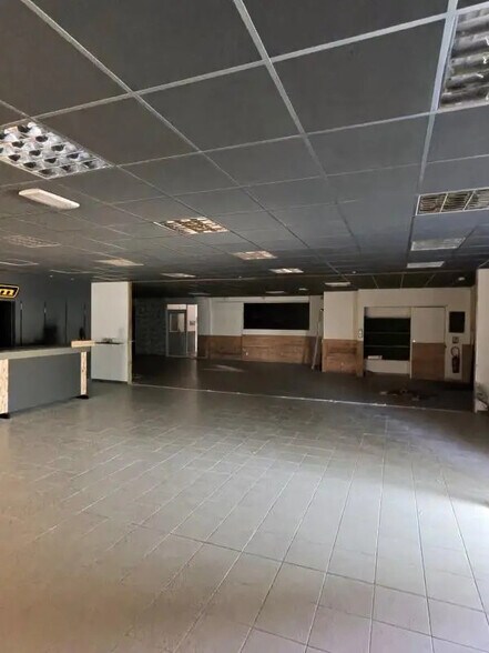 Industriel/Logistique dans Gémenos à louer - Photo de l’immeuble – Image 1 sur 8