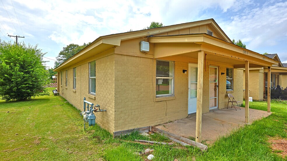 1301 20th St N, Columbus, MS à vendre - Photo de l’immeuble – Image 1 sur 11