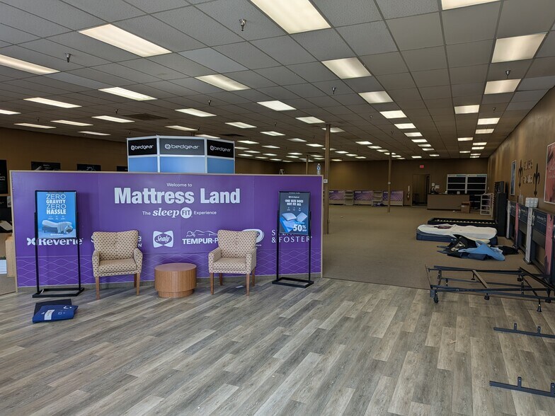 7029-7055 El Camino Real, Atascadero, CA à louer - Photo de l’immeuble – Image 3 sur 15