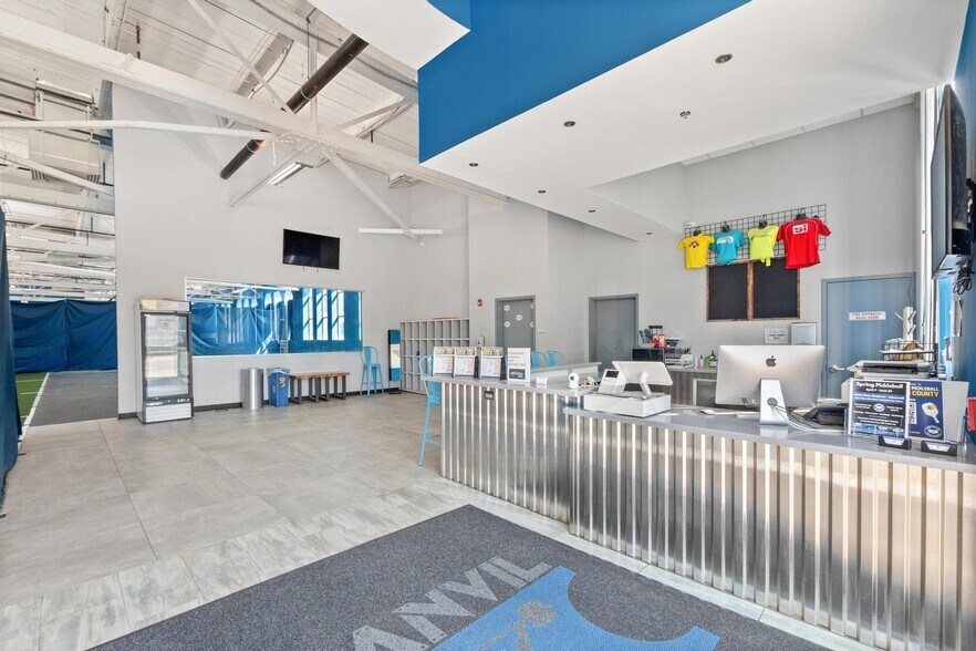 21-05 Morlot Ave, Fair Lawn, NJ à louer - Hall d’entrée – Image 3 sur 10