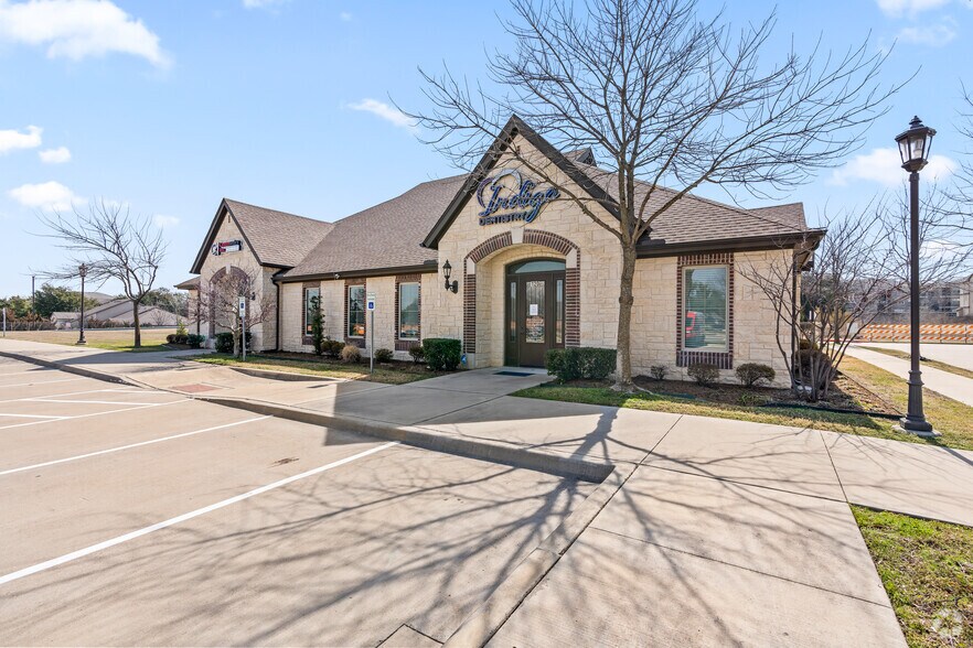 918 E Pleasant Run Rd, Cedar Hill, TX à louer - Photo de l’immeuble – Image 3 sur 20