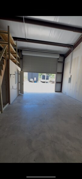 18281 FM 150 W, Driftwood, TX à louer - Photo de l’immeuble – Image 3 sur 6