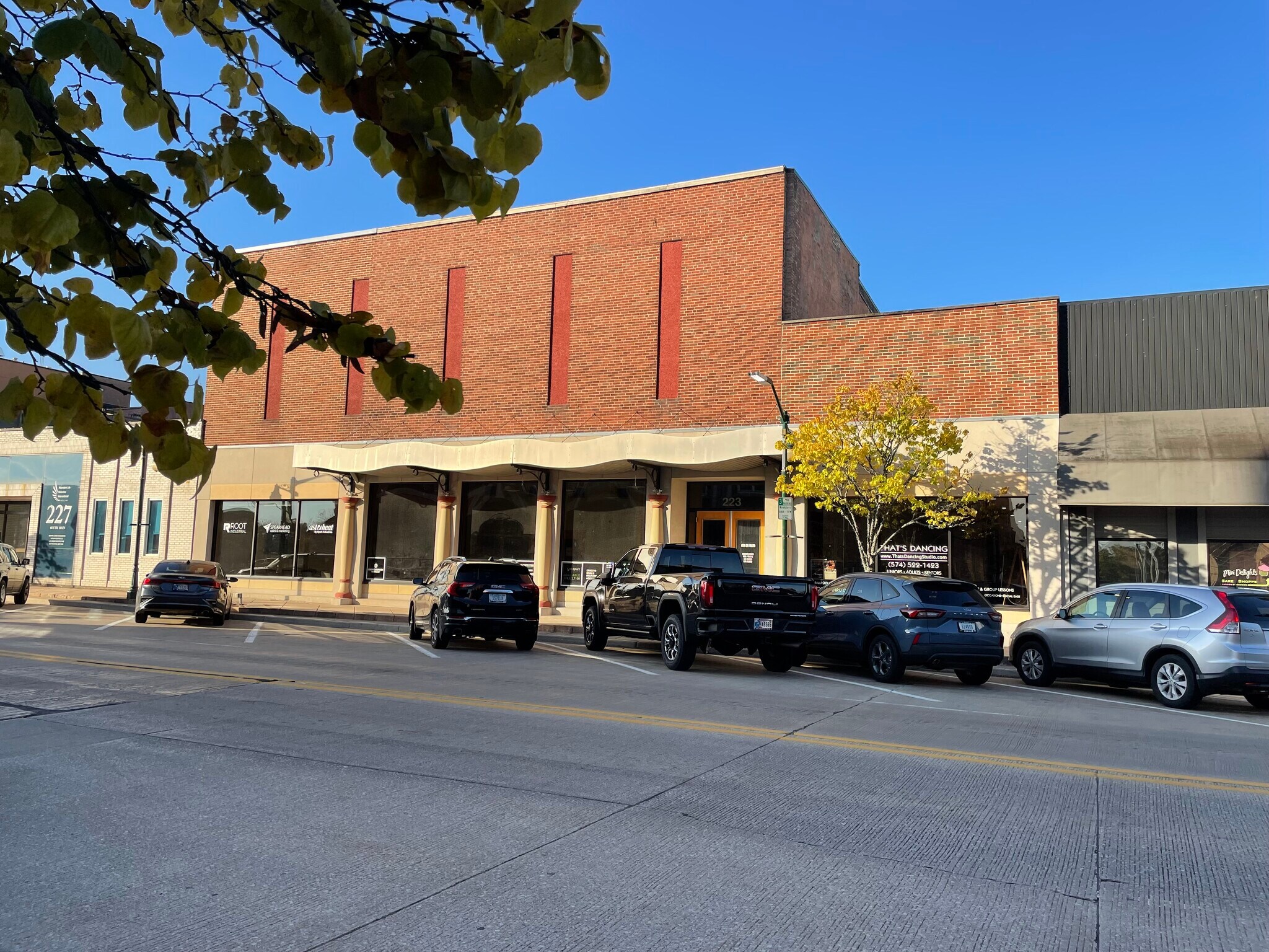 223 S Main St, Elkhart, IN à louer Photo principale– Image 1 sur 9
