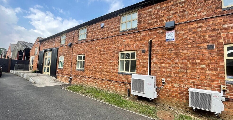 100 Wellingborough Rd, Ecton à louer - Photo de l’immeuble – Image 3 sur 12